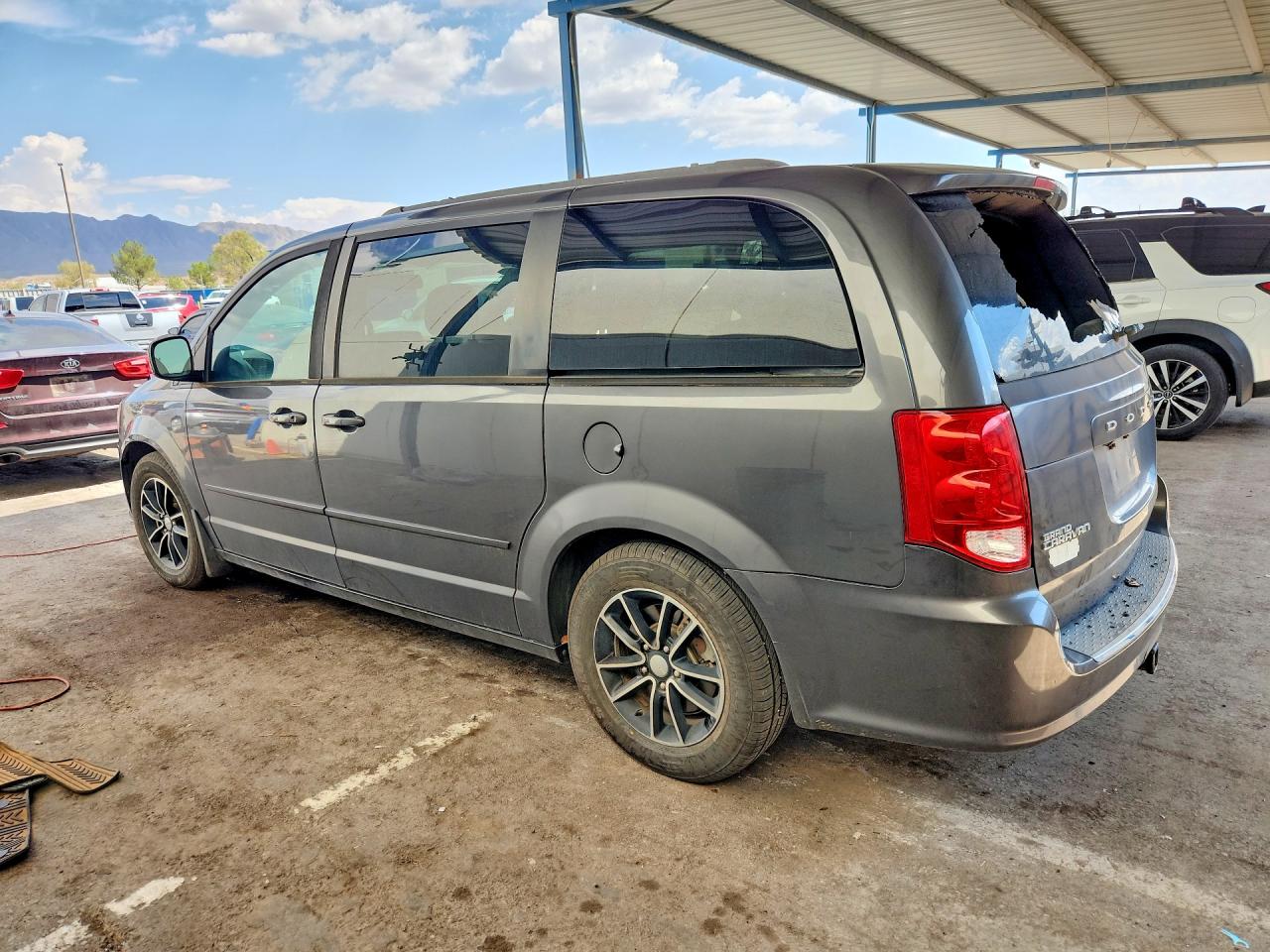 2016 DODGE GRAND CARAVAN R/T — снимка 2