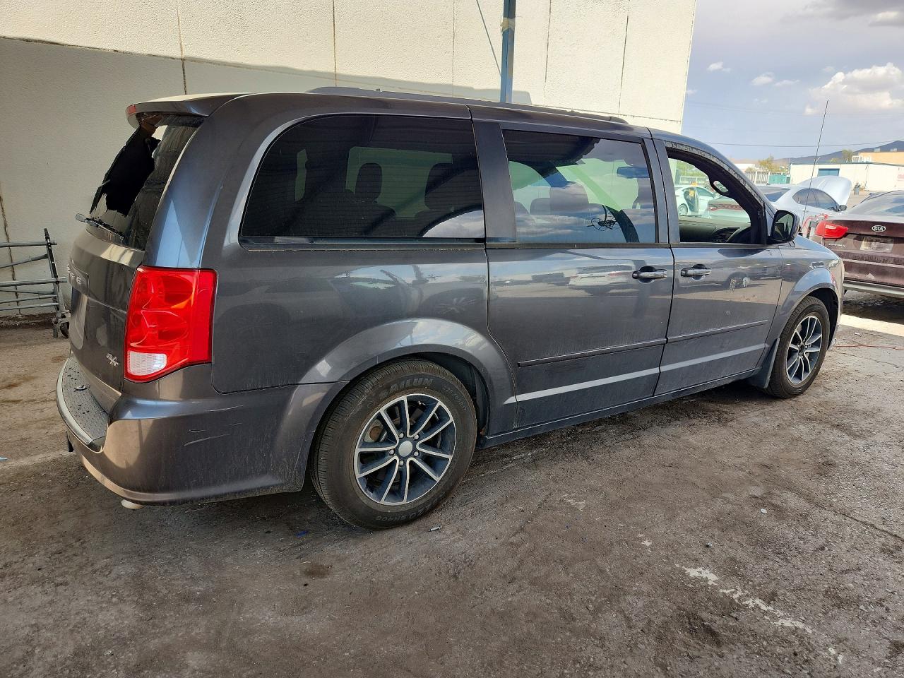 2016 DODGE GRAND CARAVAN R/T — снимка 3