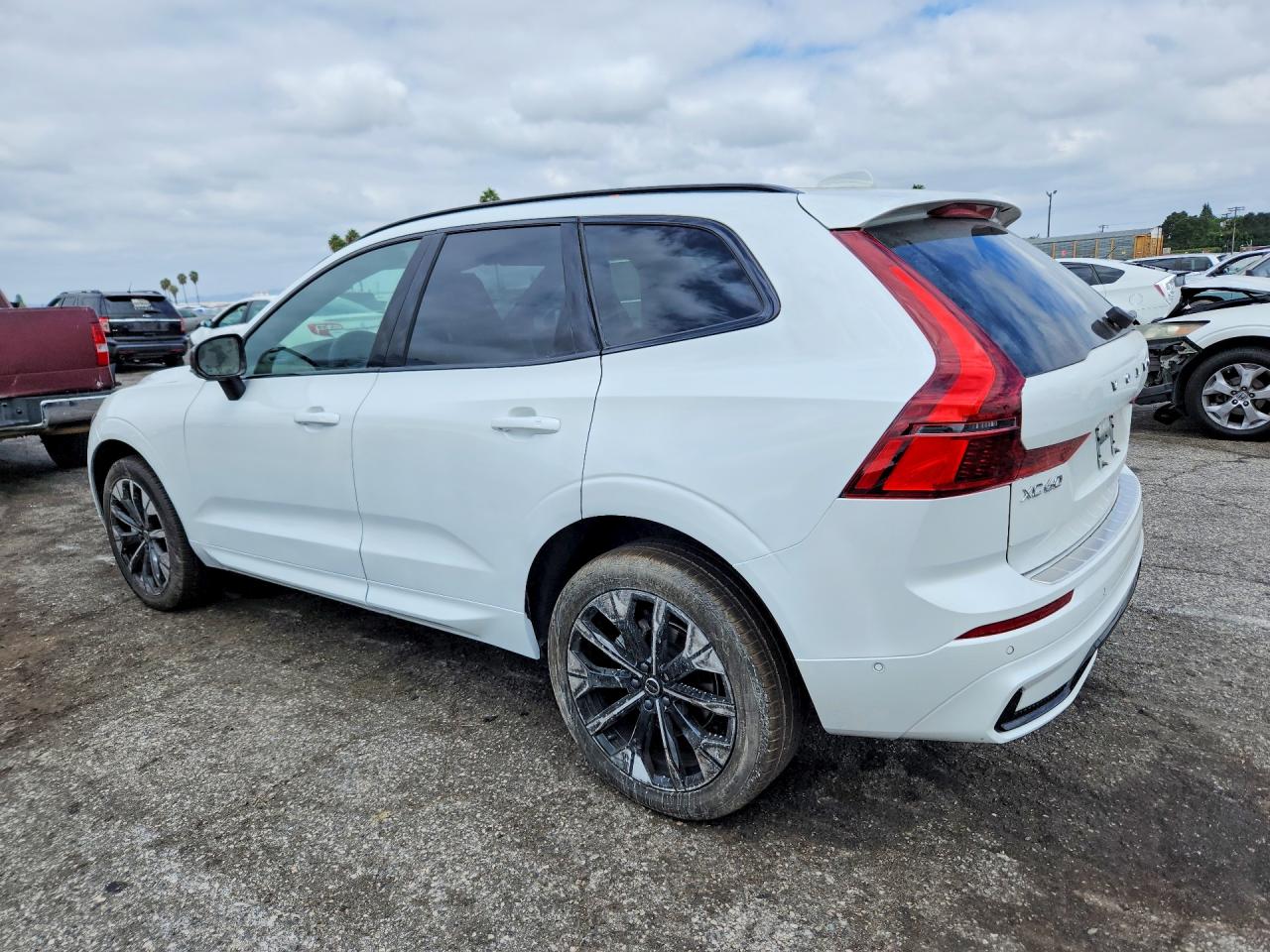 2026 VOLVO XC60 PLUS — снимка 2