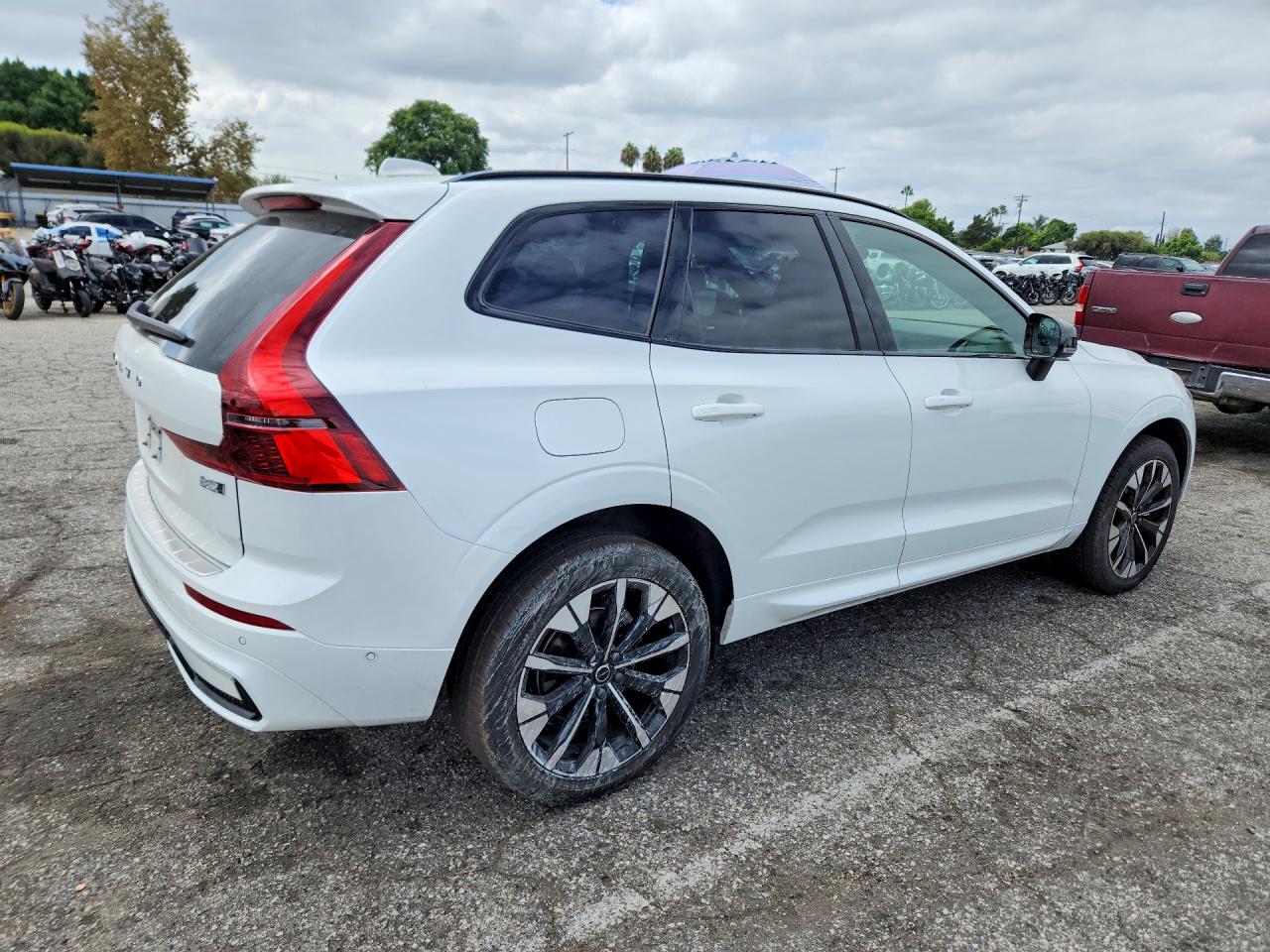 2026 VOLVO XC60 PLUS — снимка 3