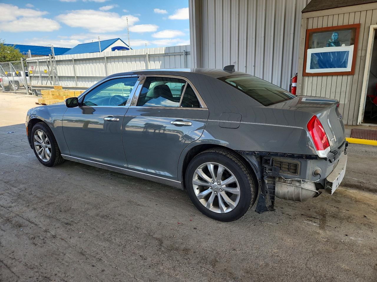 2019 CHRYSLER 300 LIMITED — снимка 2