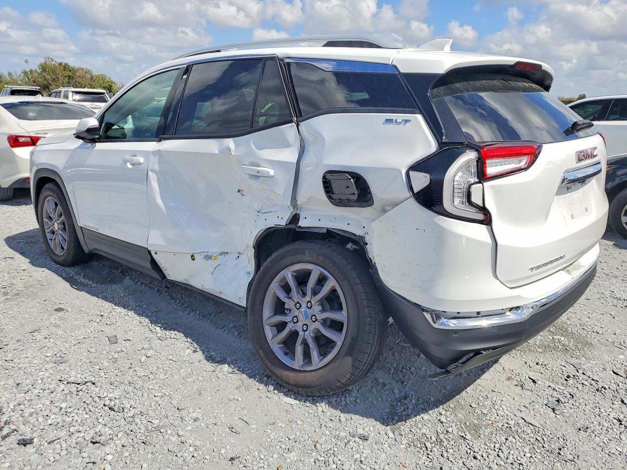 2024 GMC TERRAIN SLT — снимка 2