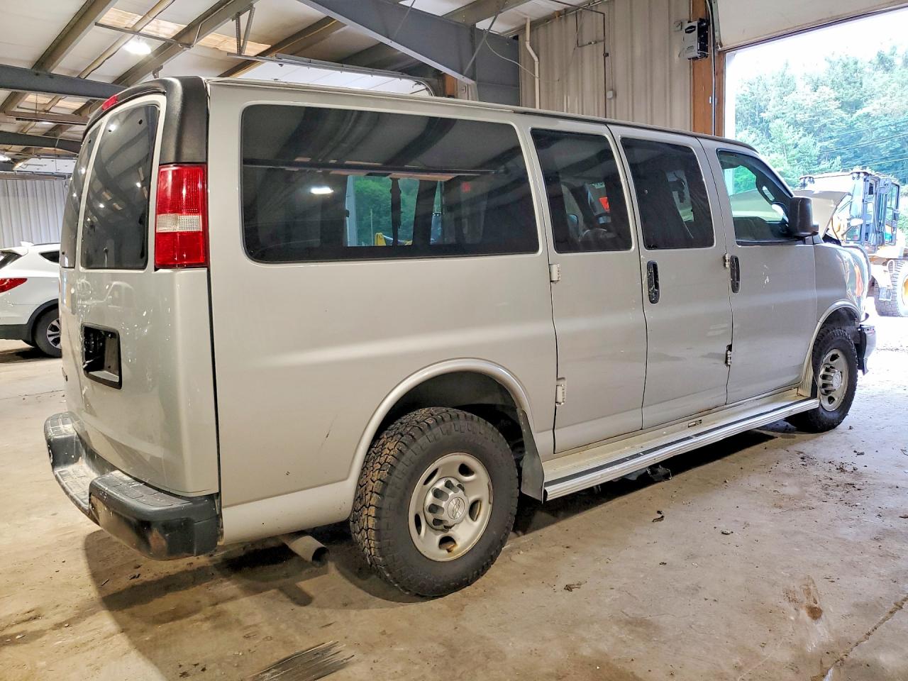 2017 CHEVROLET EXPRESS G2500 LS — снимка 3