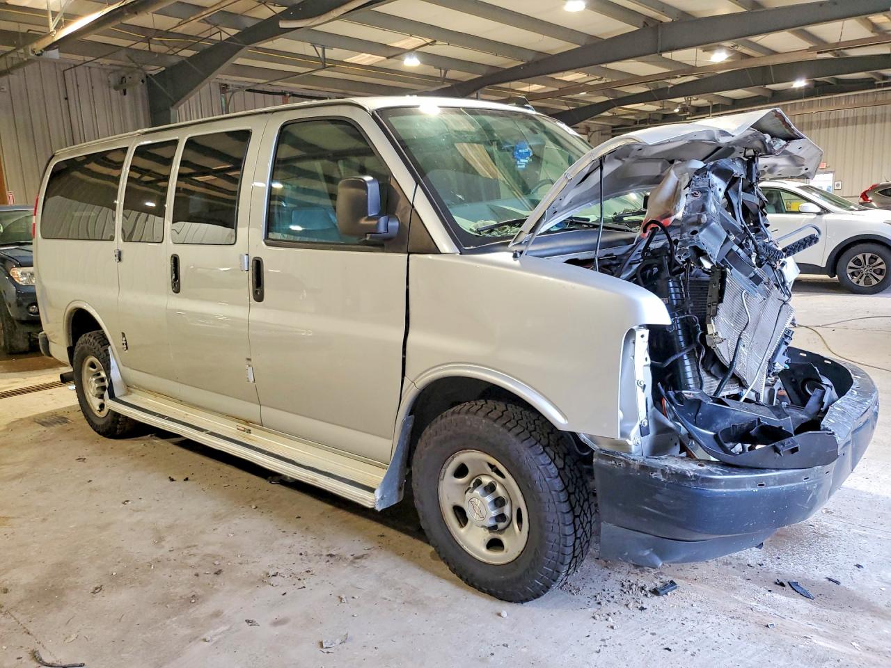 2017 CHEVROLET EXPRESS G2500 LS — снимка 4