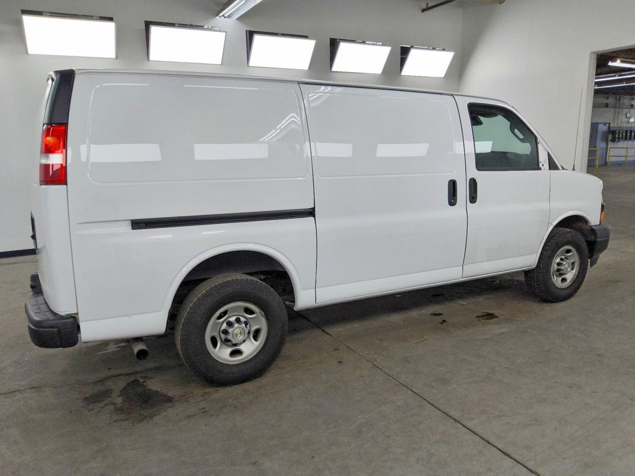 2021 CHEVROLET EXPRESS G2500 — снимка 3