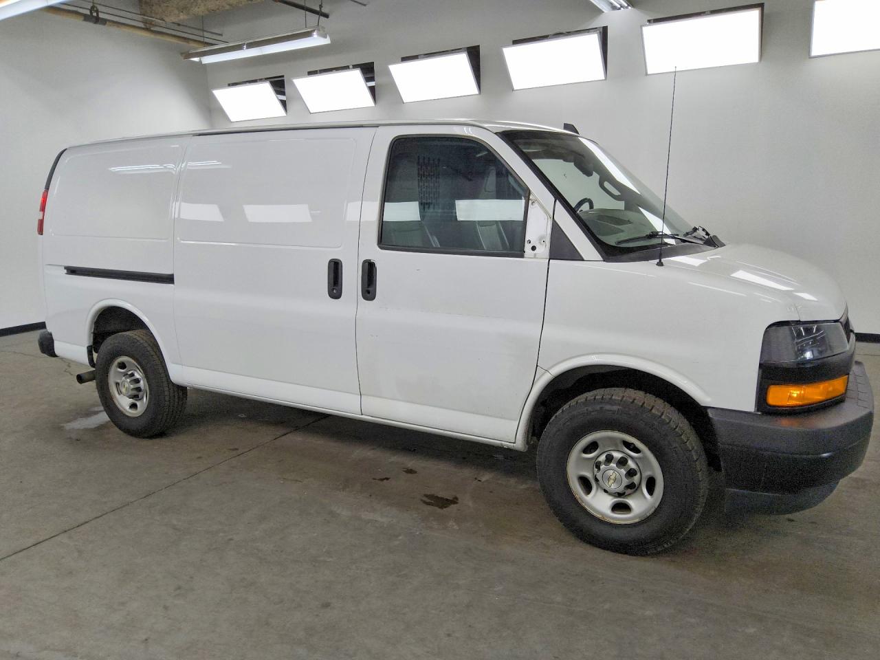 2021 CHEVROLET EXPRESS G2500 — снимка 4