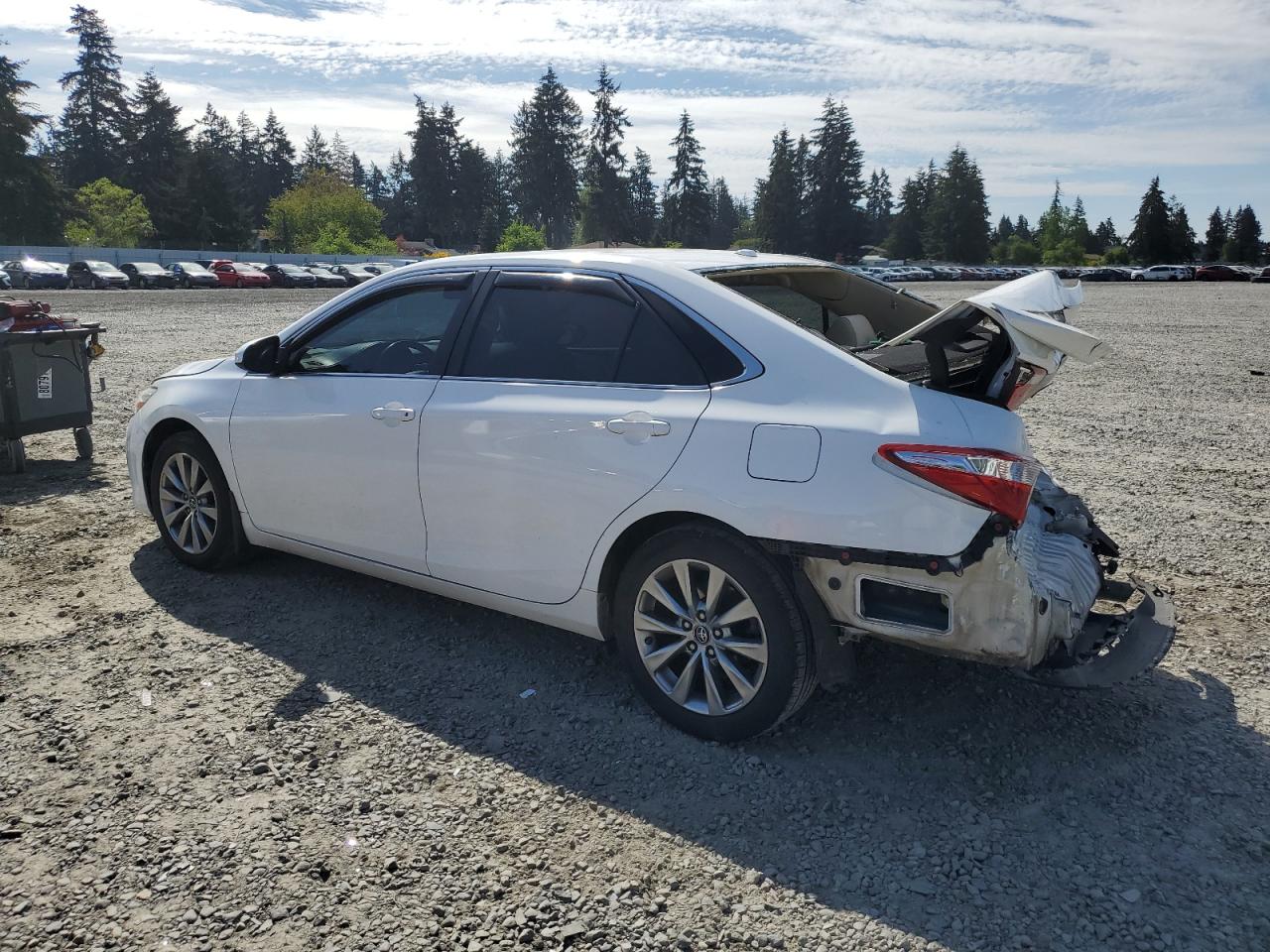 2015 TOYOTA CAMRY LE — снимка 2