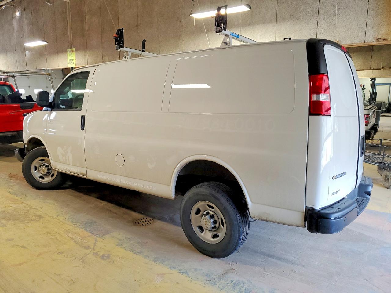 2024 CHEVROLET EXPRESS G2500 — снимка 2