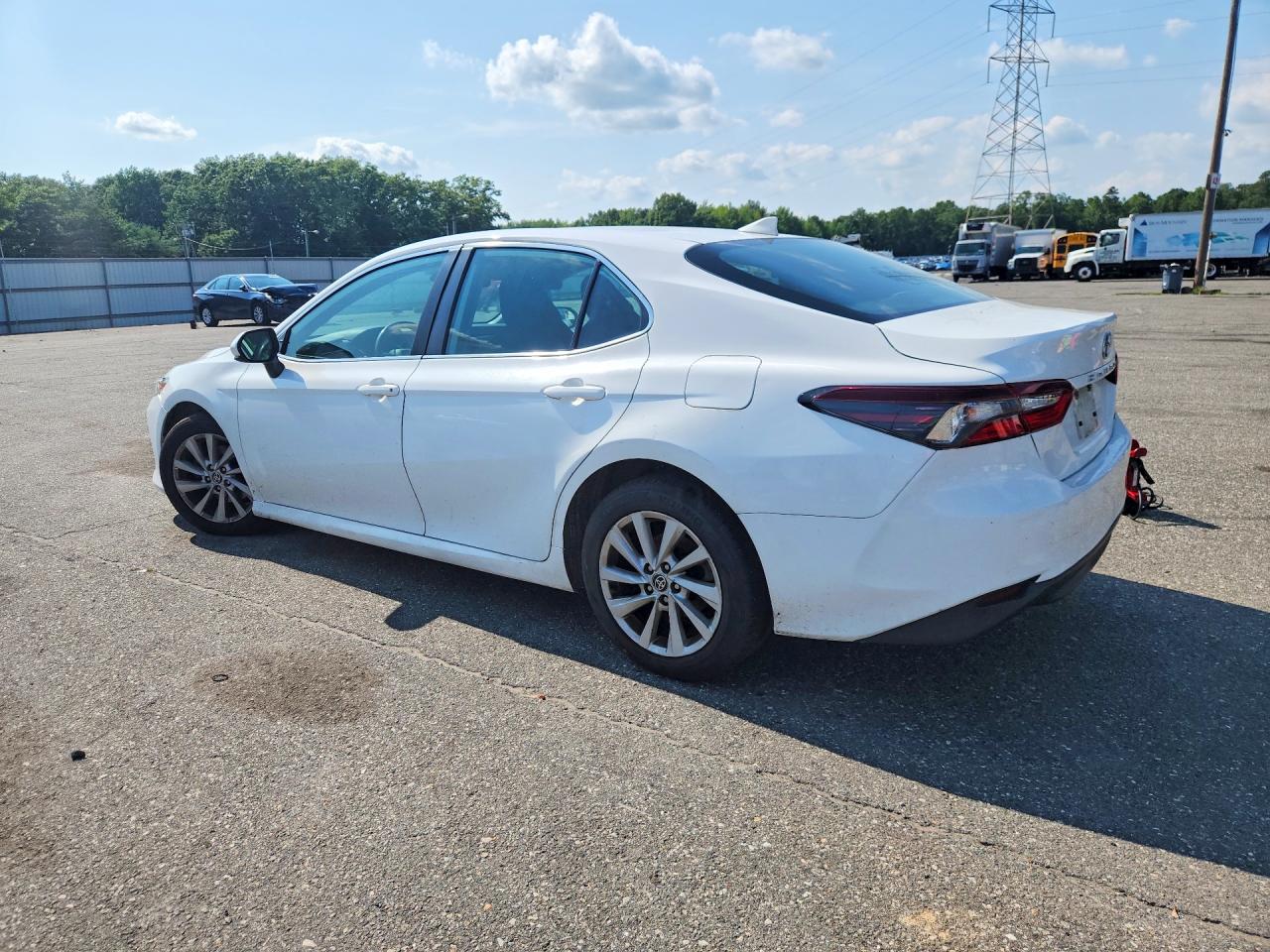 2022 TOYOTA CAMRY LE — снимка 2