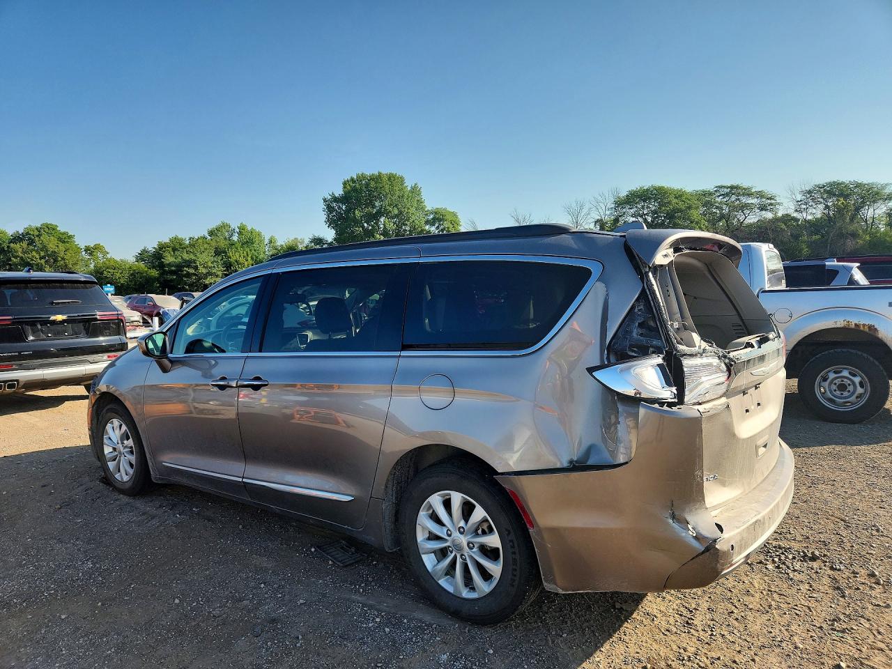 2017 CHRYSLER PACIFICA TOURING L — снимка 2