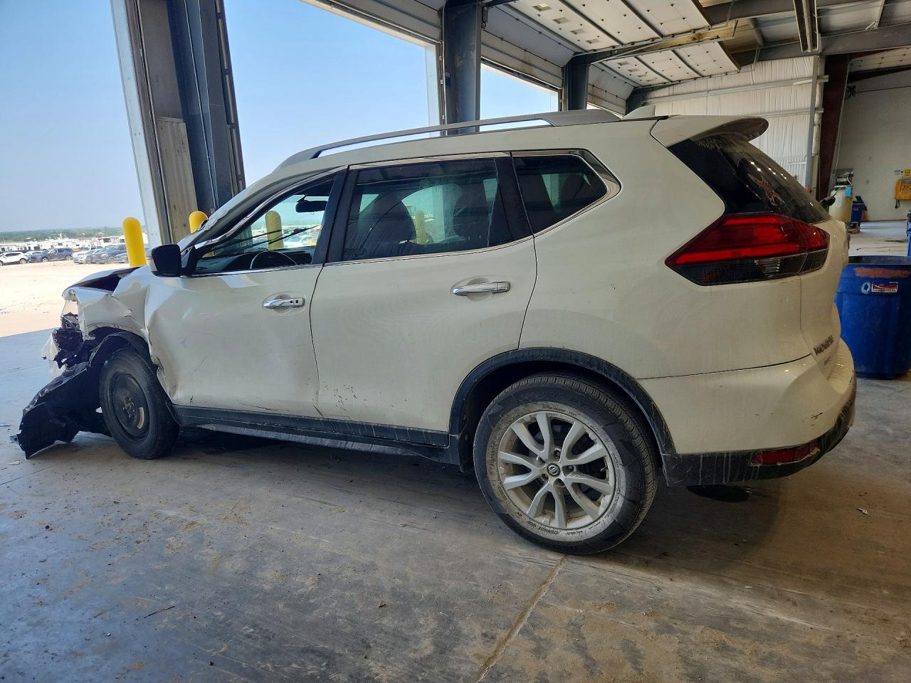 2017 NISSAN ROGUE SV — снимка 2