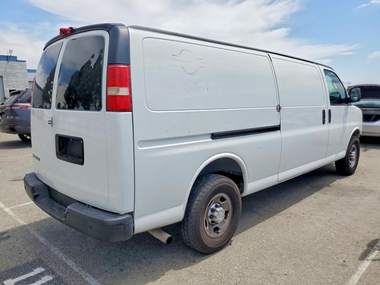 2017 CHEVROLET EXPRESS G2500 — снимка 3