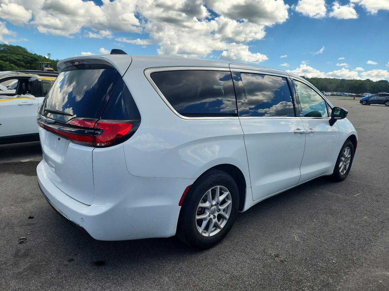 2025 CHRYSLER PACIFICA SELECT — снимка 3