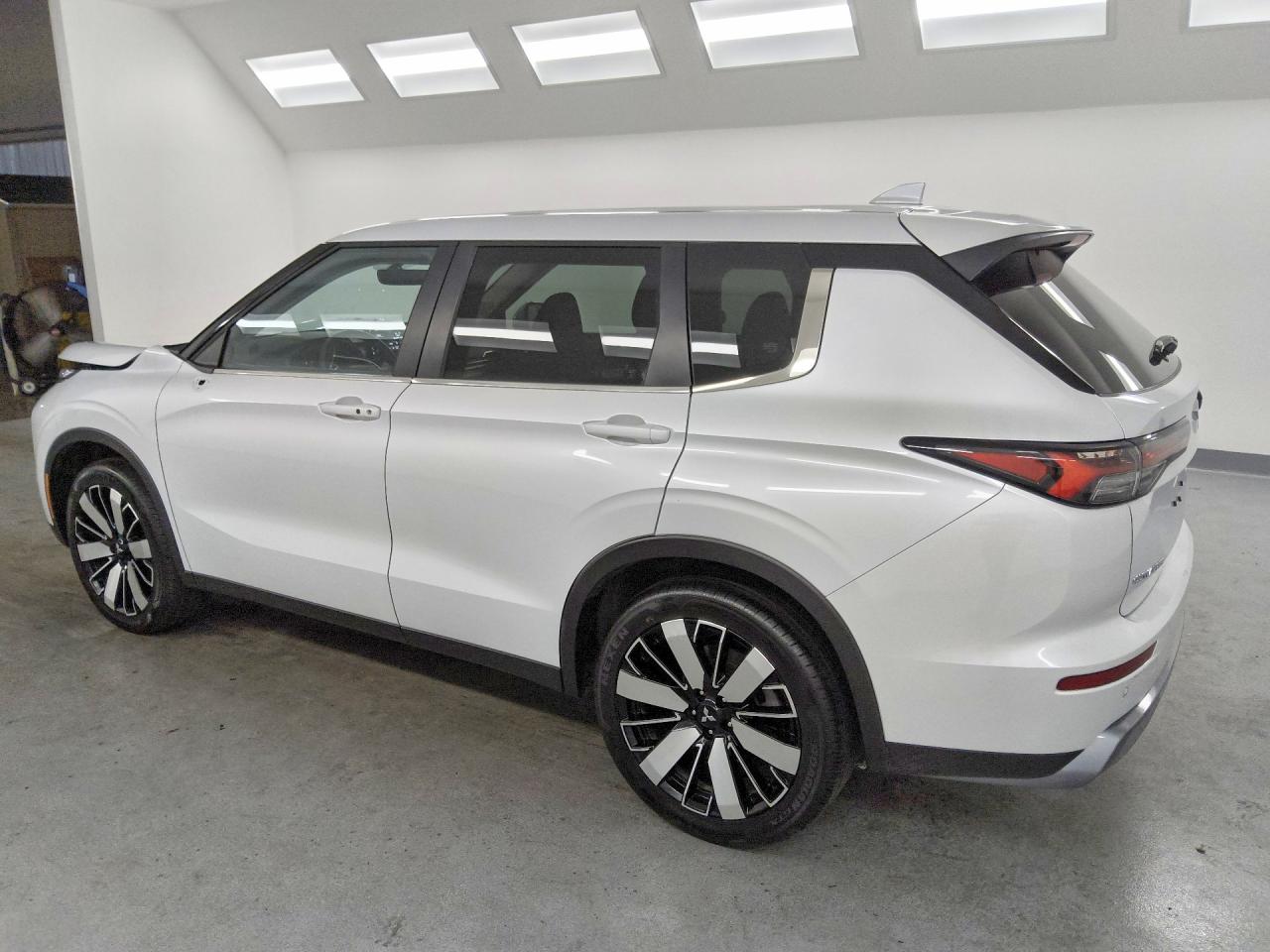 2025 MITSUBISHI OUTLANDER SE — снимка 2