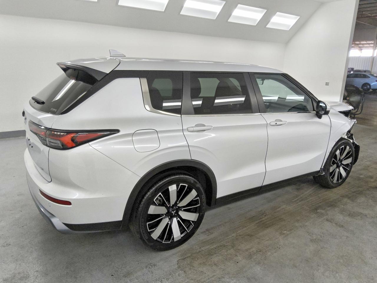2025 MITSUBISHI OUTLANDER SE — снимка 3