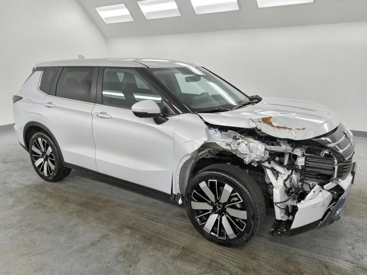 2025 MITSUBISHI OUTLANDER SE — снимка 4