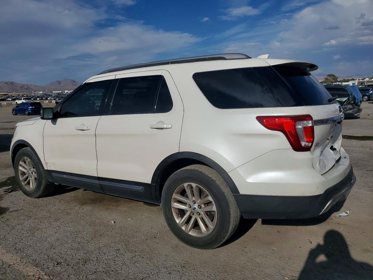2017 FORD EXPLORER XLT — снимка 2