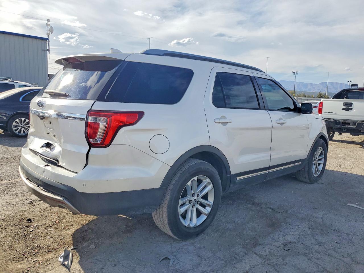 2017 FORD EXPLORER XLT — снимка 3
