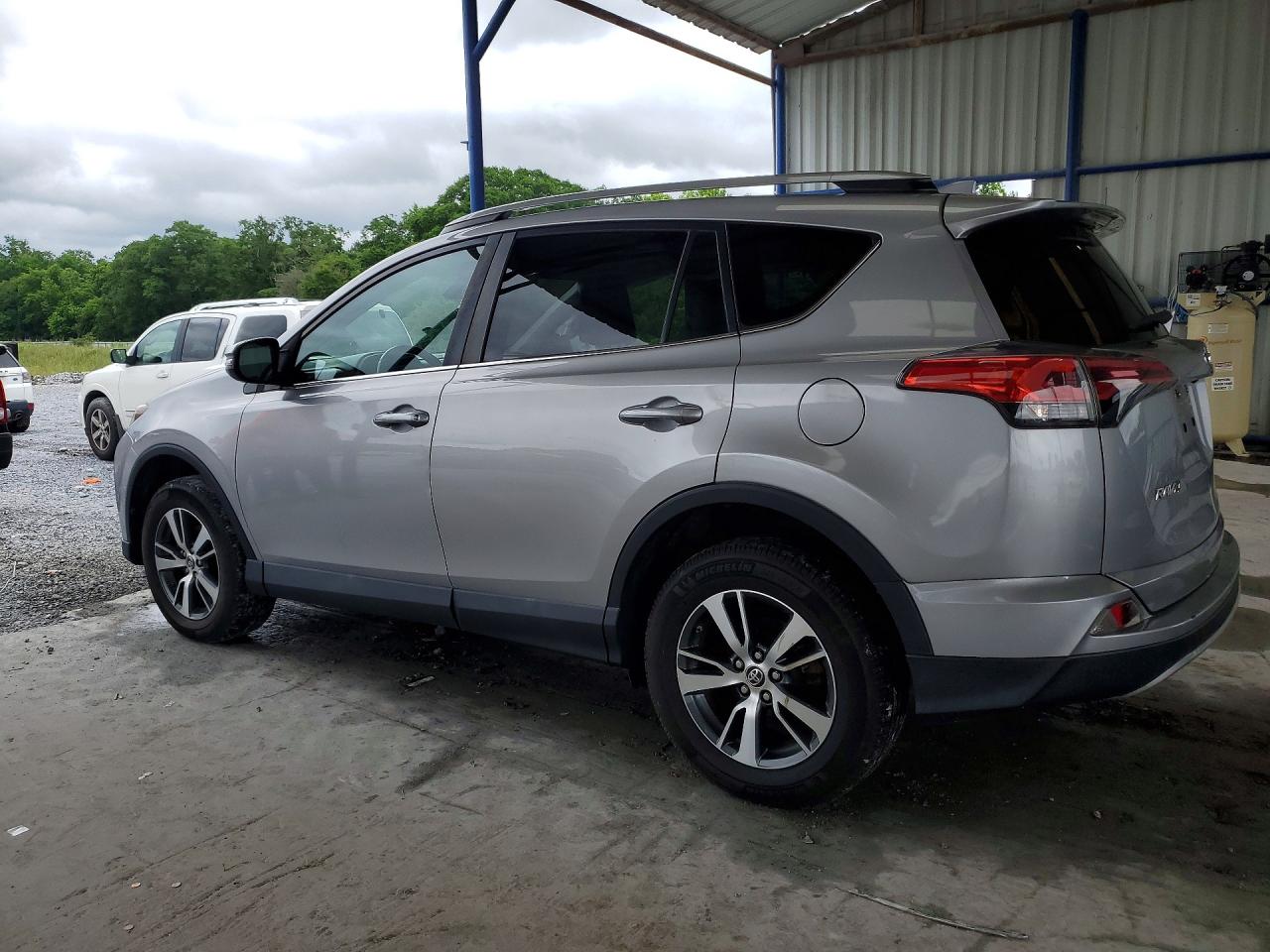 2017 TOYOTA RAV4 XLE — снимка 2