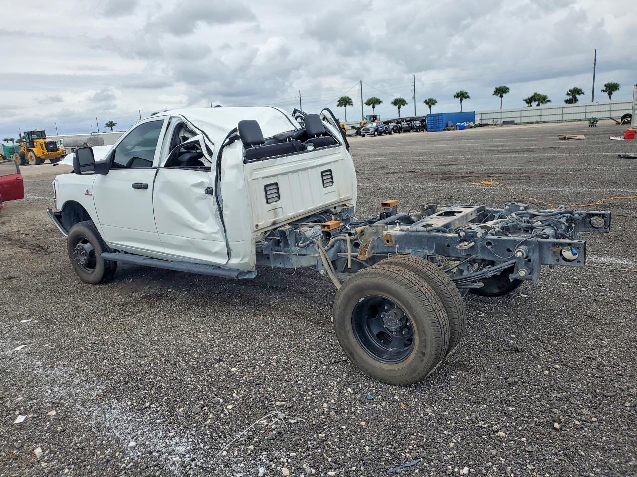 2024 RAM 3500 TRADESMAN — снимка 2