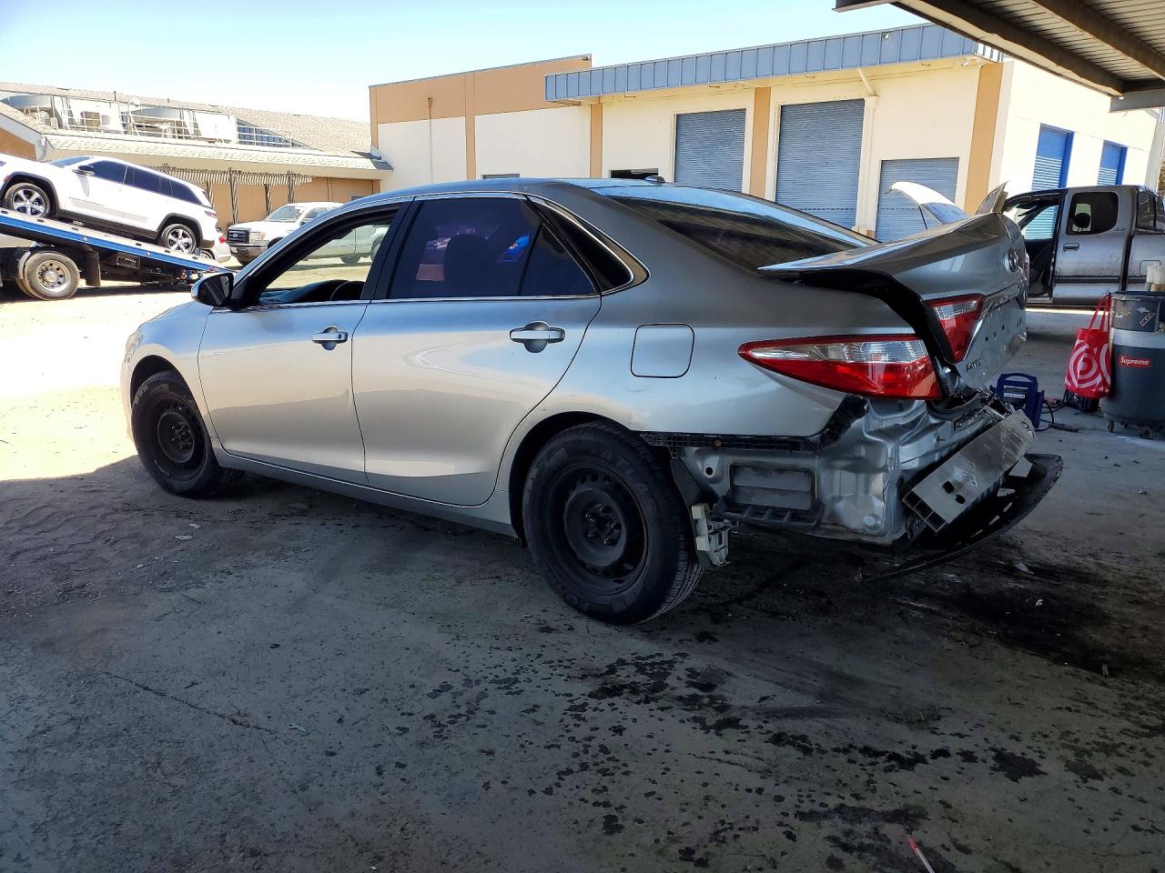 2017 TOYOTA CAMRY LE — снимка 2