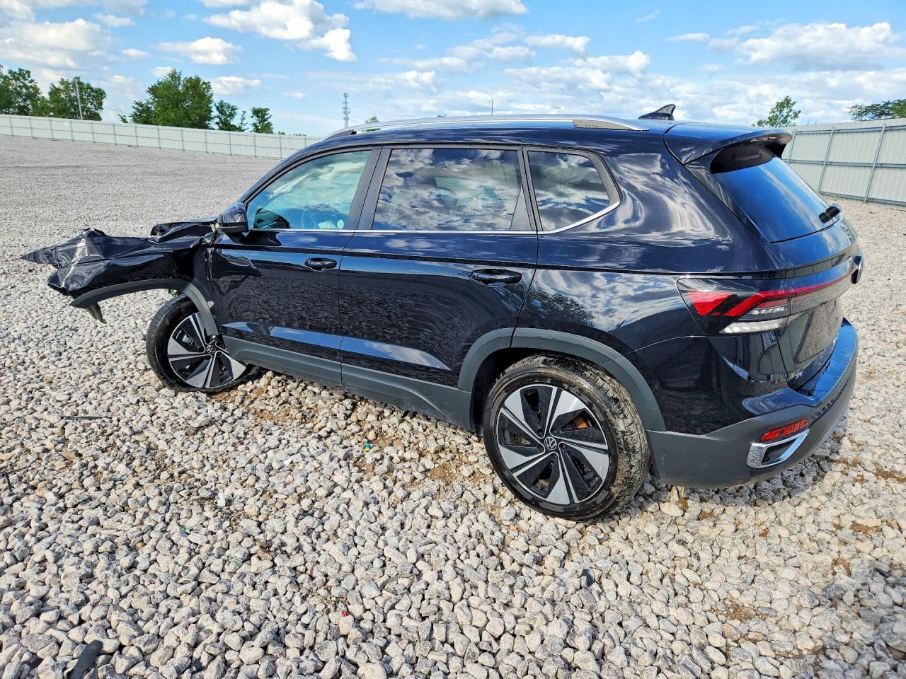 2025 VOLKSWAGEN TAOS SE — снимка 2