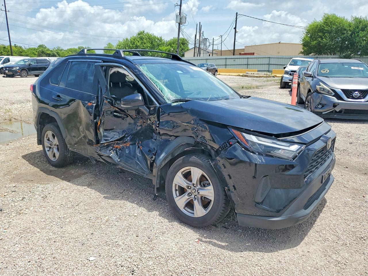 2022 TOYOTA RAV4 XLE — снимка 4