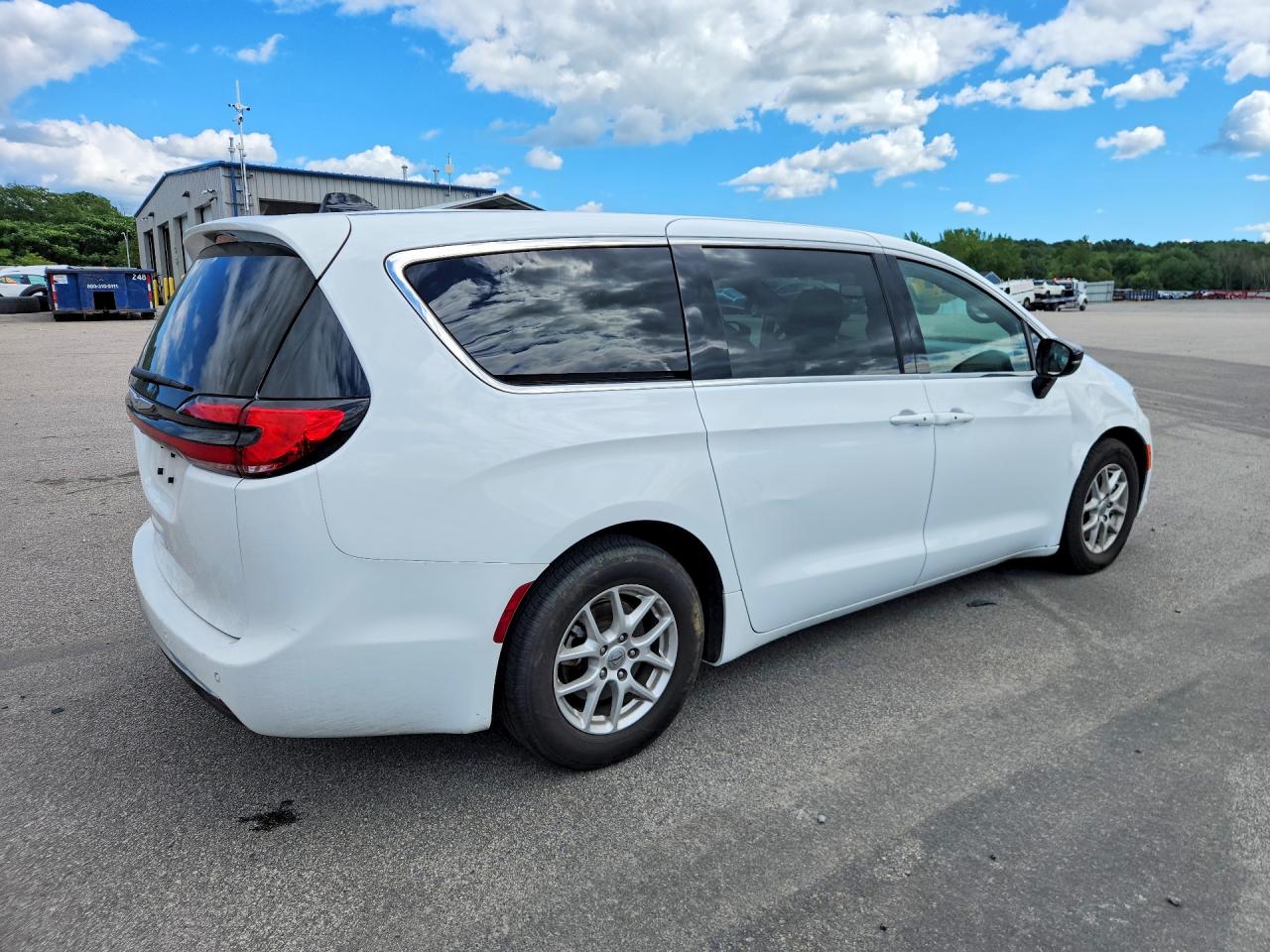 2025 CHRYSLER PACIFICA SELECT — снимка 3