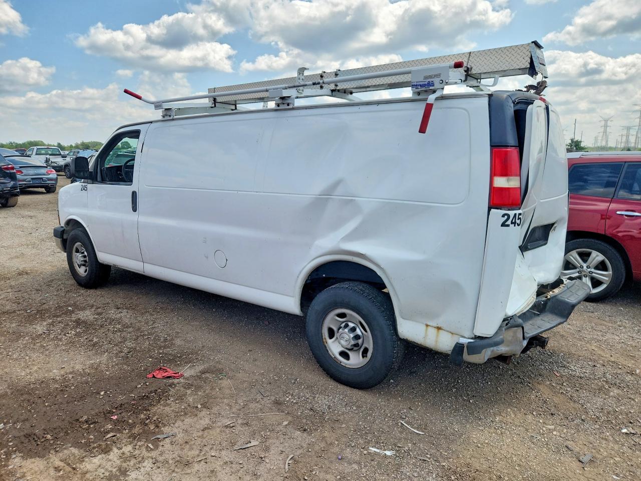 2015 CHEVROLET EXPRESS G2500 — снимка 2