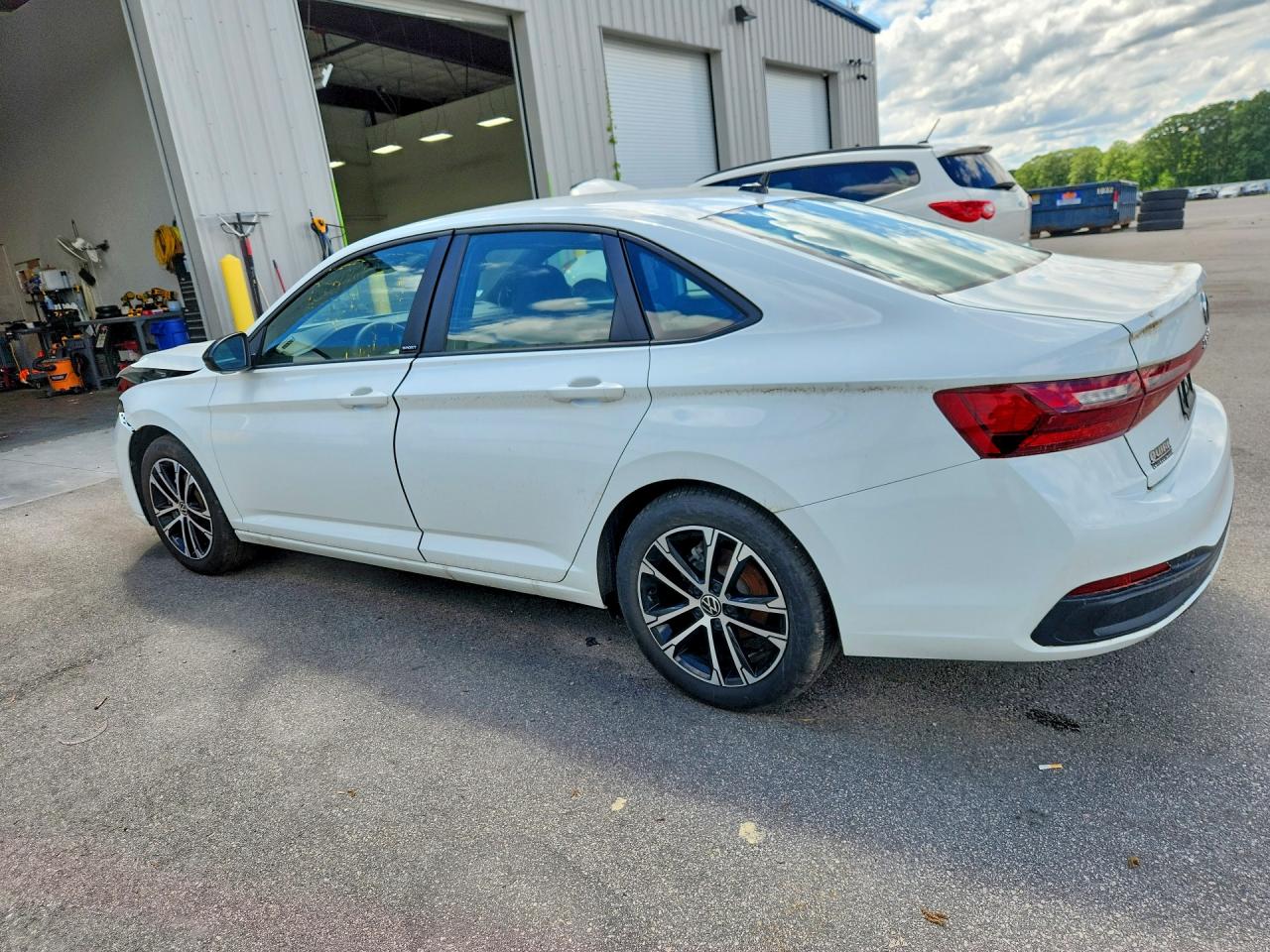 2025 VOLKSWAGEN JETTA SPORT — снимка 2