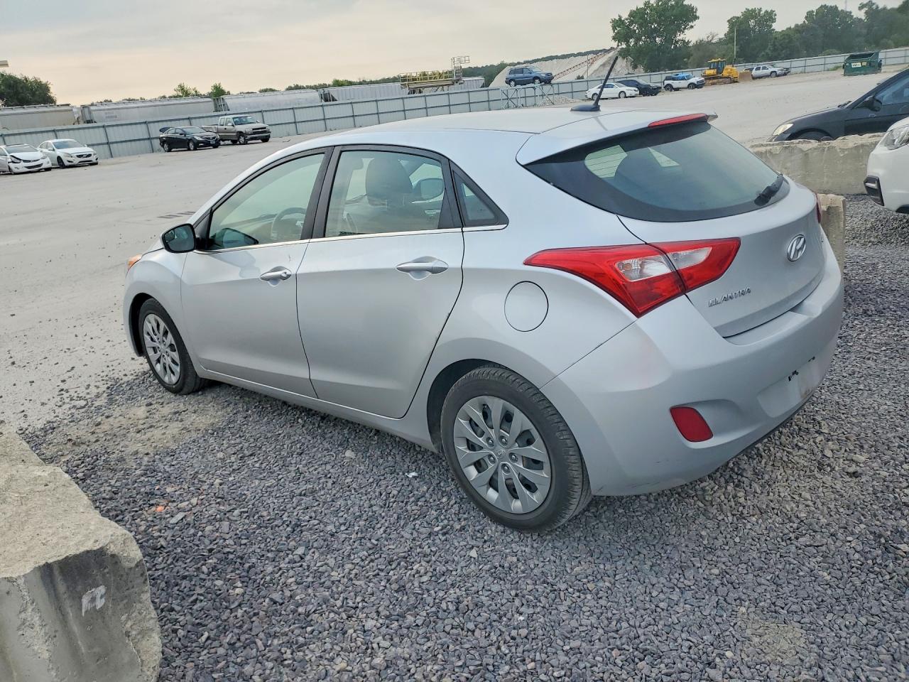 2017 HYUNDAI ELANTRA GT BASE — снимка 2