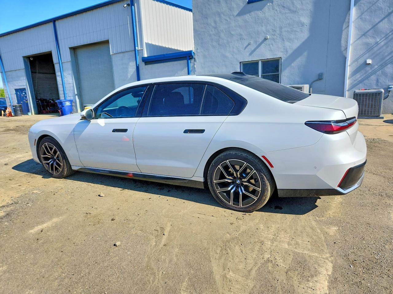 2023 BMW 740 I — снимка 2