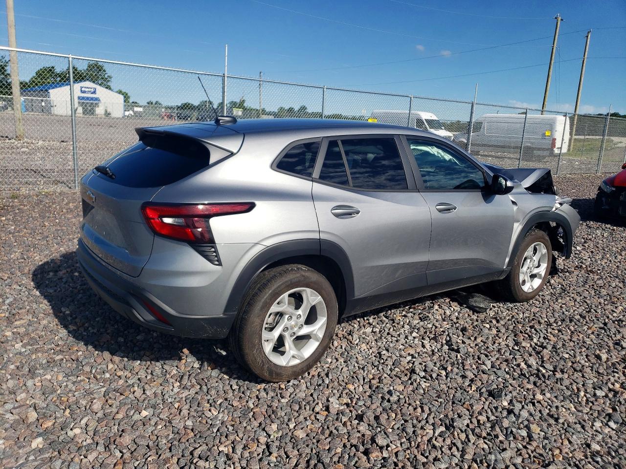 2026 CHEVROLET TRAX LS — снимка 3