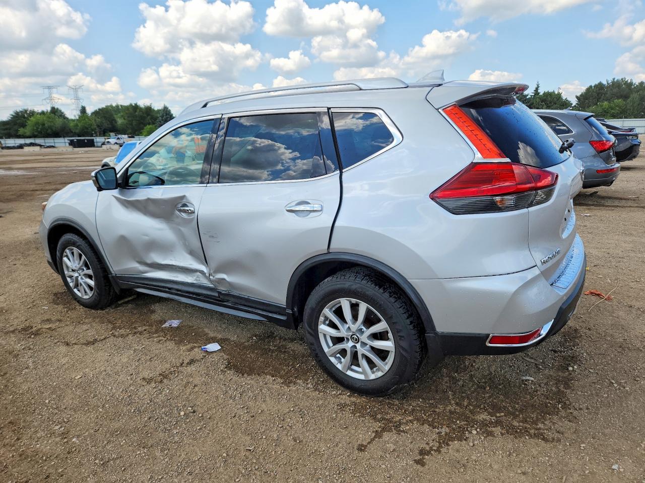 2017 NISSAN ROGUE SV — снимка 2