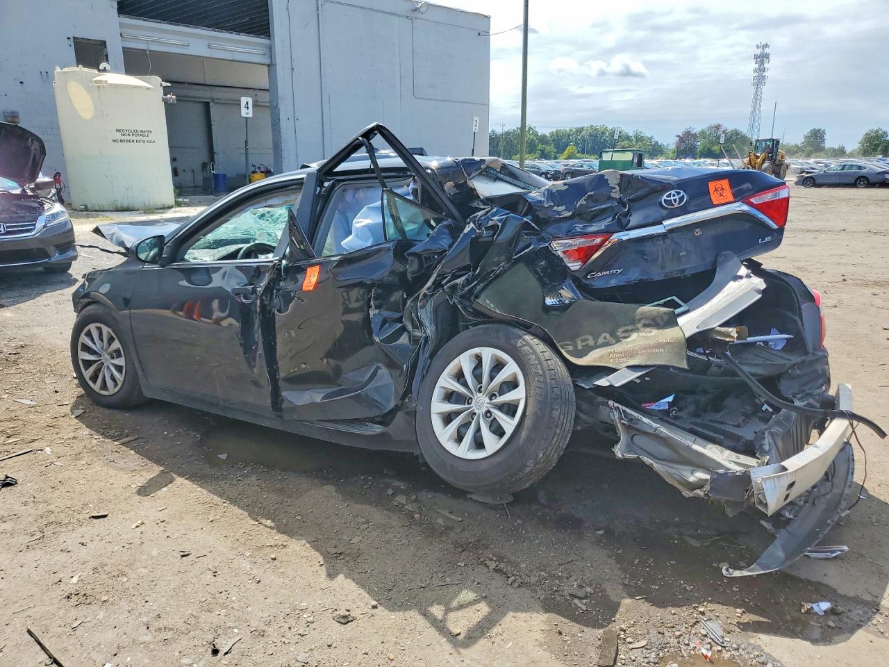2015 TOYOTA CAMRY LE — снимка 2