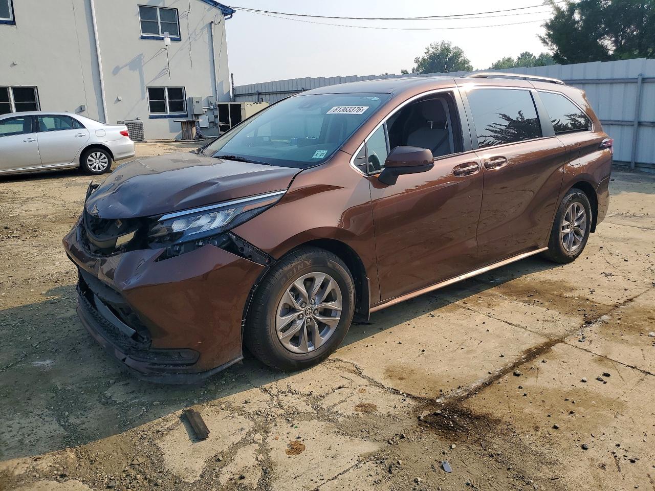 2022 TOYOTA SIENNA LE