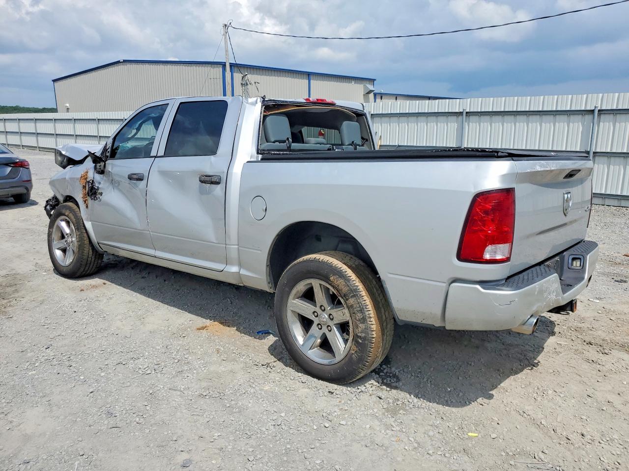 2015 RAM 1500 ST — снимка 2