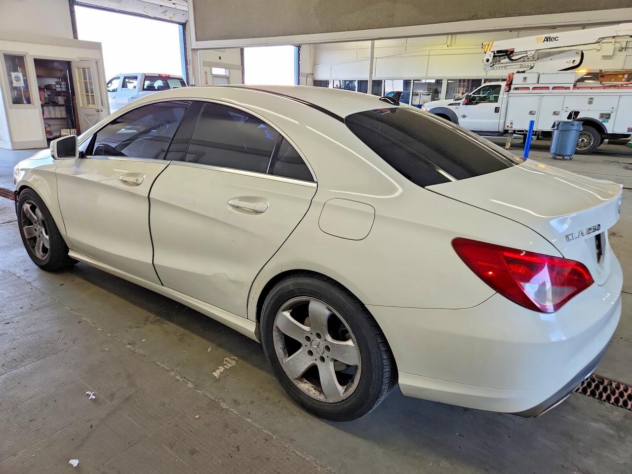 2017 MERCEDES-BENZ CLA 250 — снимка 2
