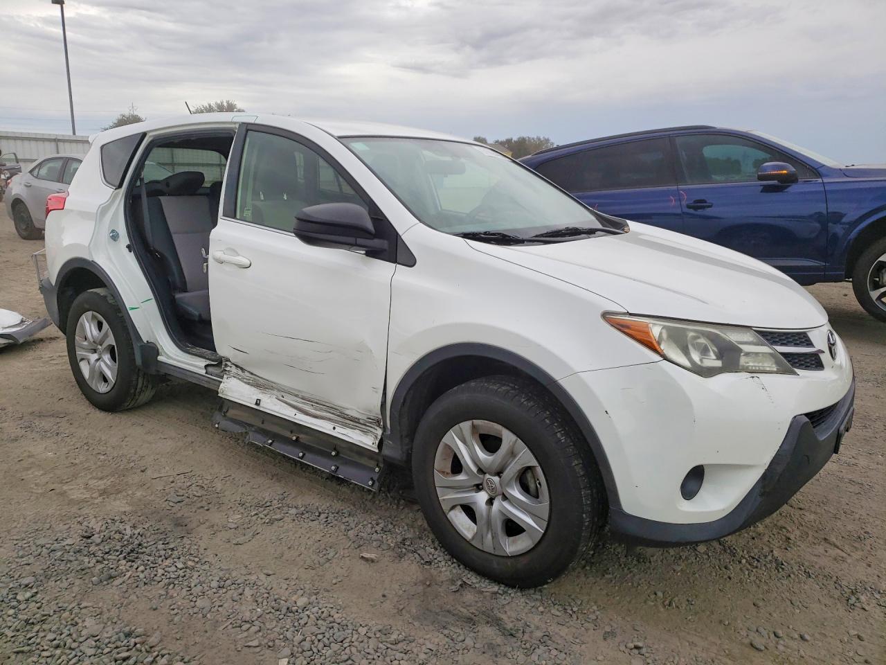 2015 TOYOTA RAV4 LE — снимка 4