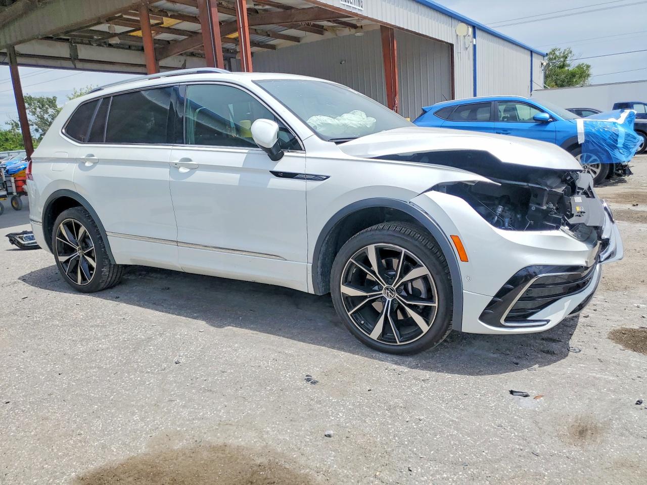2024 VOLKSWAGEN TIGUAN SEL R-LINE BLACK — снимка 4