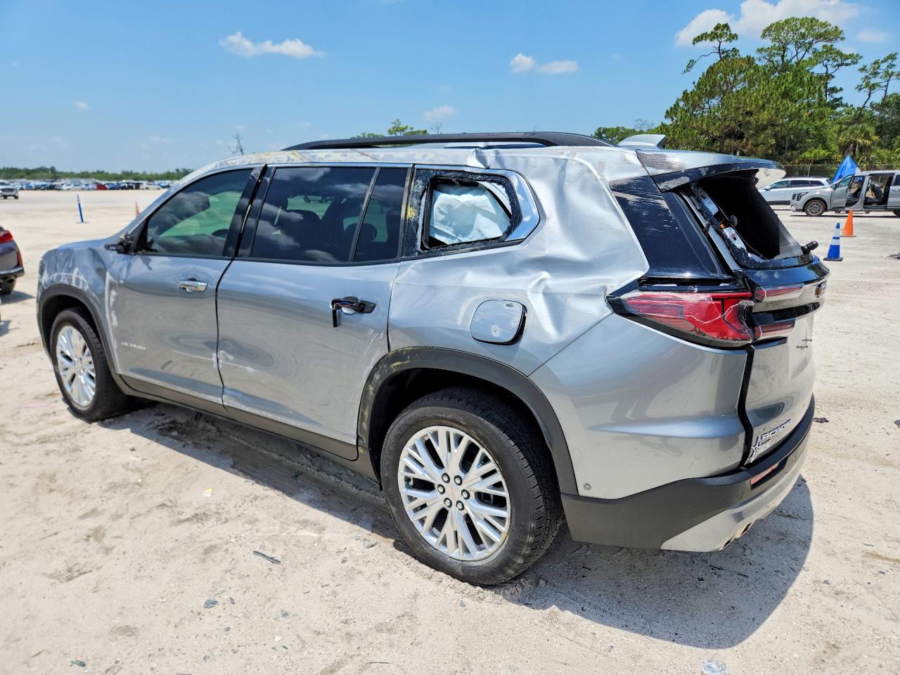 2024 GMC ACADIA UPLEVEL — снимка 2