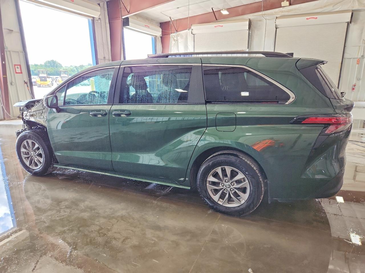2022 TOYOTA SIENNA LE — снимка 2