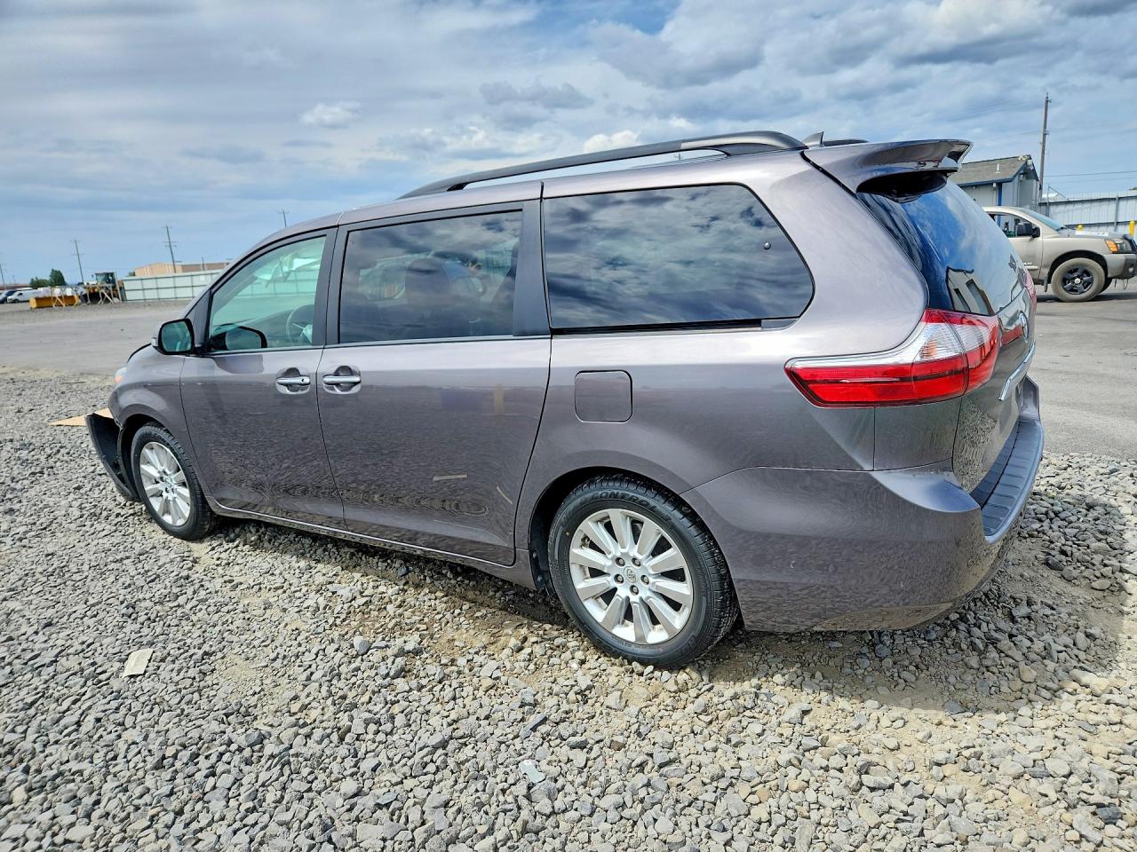 2015 TOYOTA SIENNA LIMITED PREMIUM 7-PASSENGER — снимка 2
