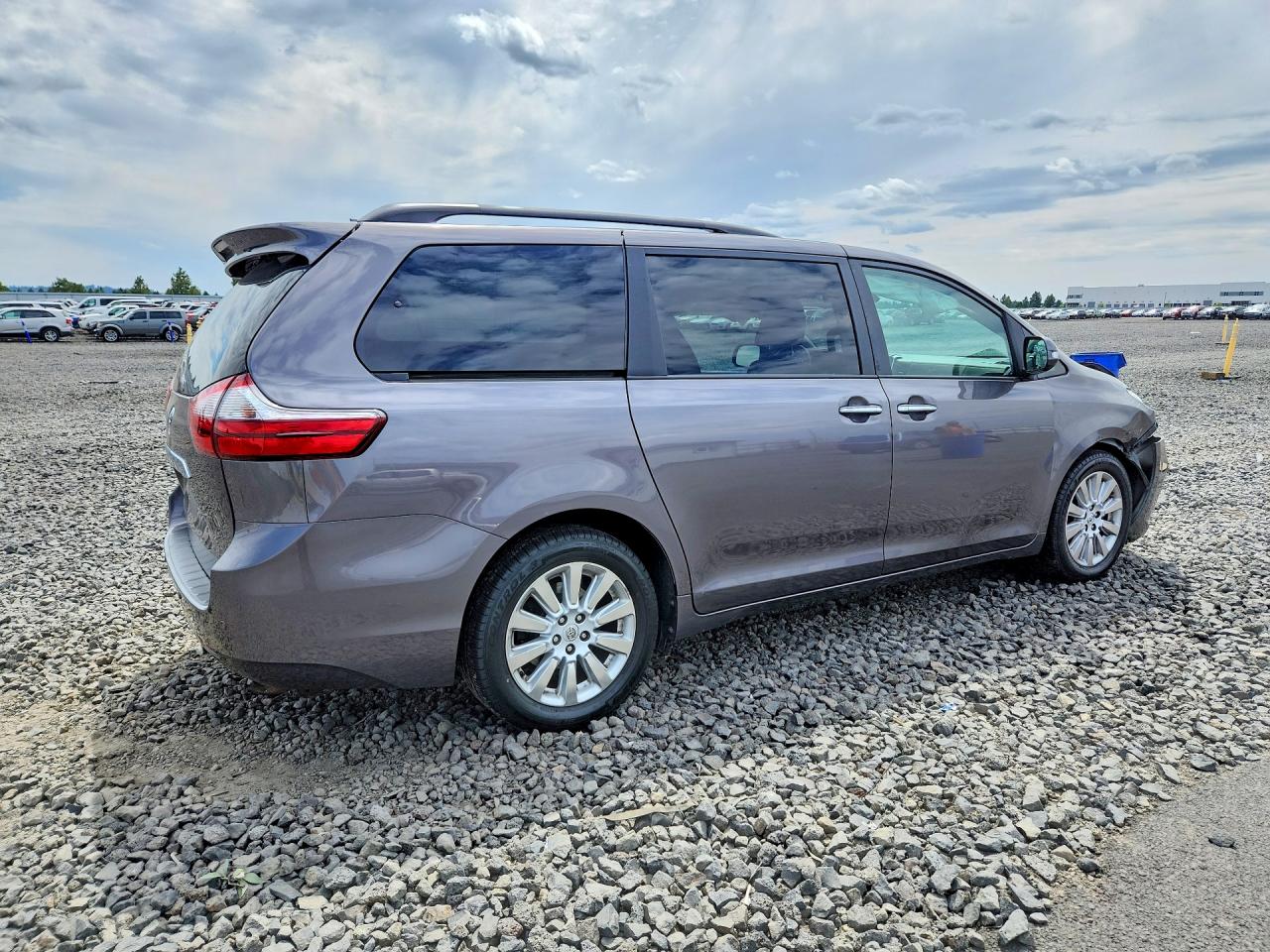 2015 TOYOTA SIENNA LIMITED PREMIUM 7-PASSENGER — снимка 3