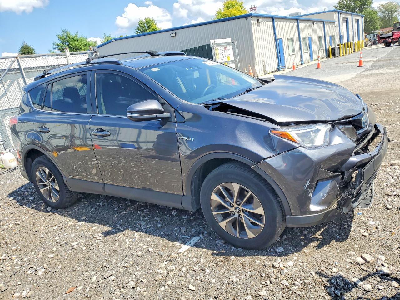 2017 TOYOTA RAV4 HYBRID XLE — снимка 4