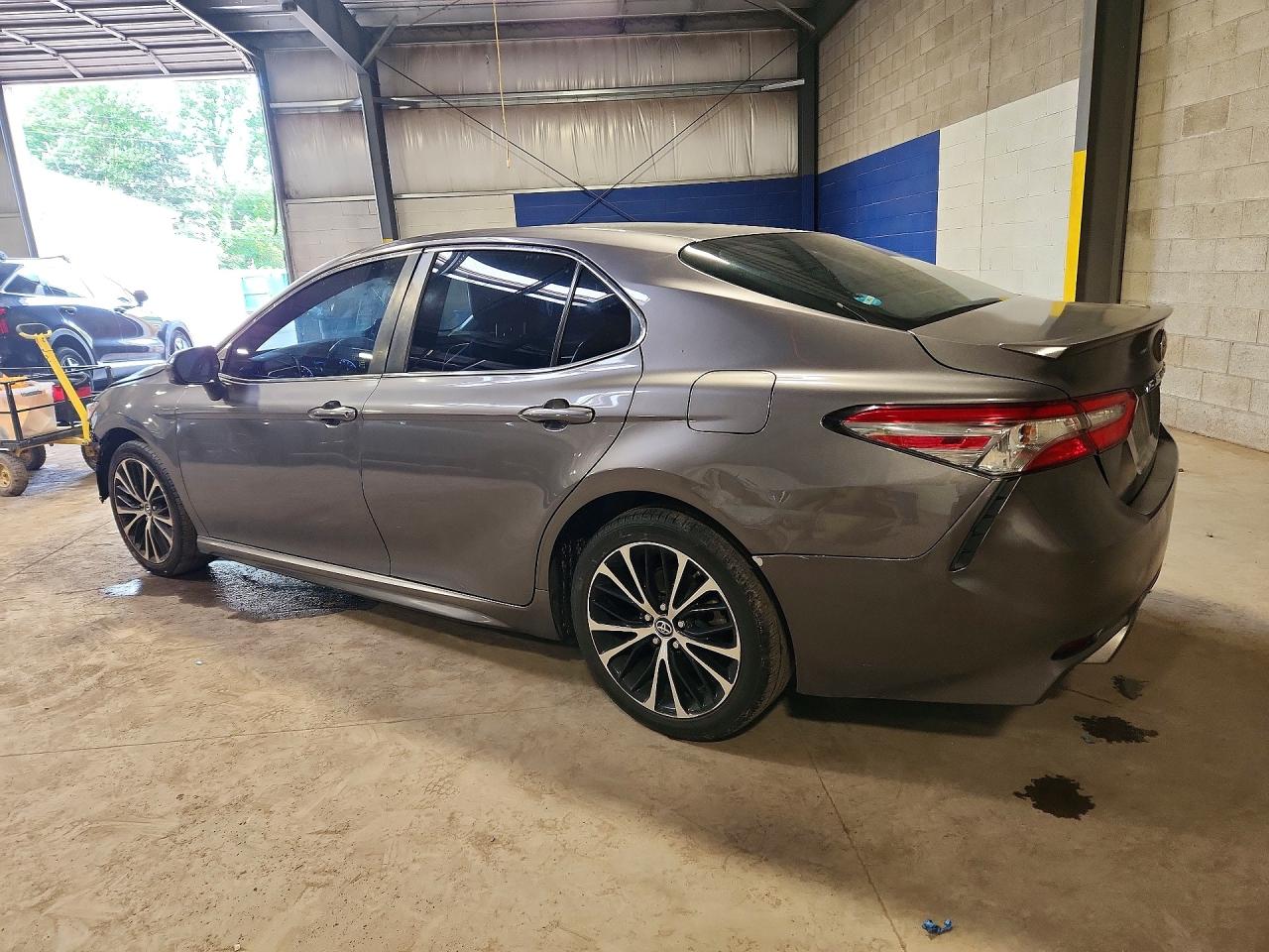 2018 TOYOTA CAMRY SE — снимка 2