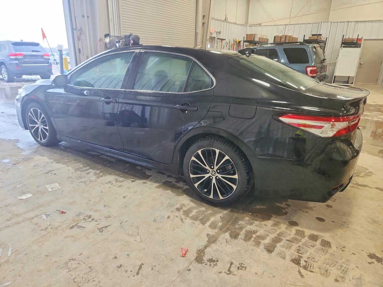 2020 TOYOTA CAMRY SE — снимка 2