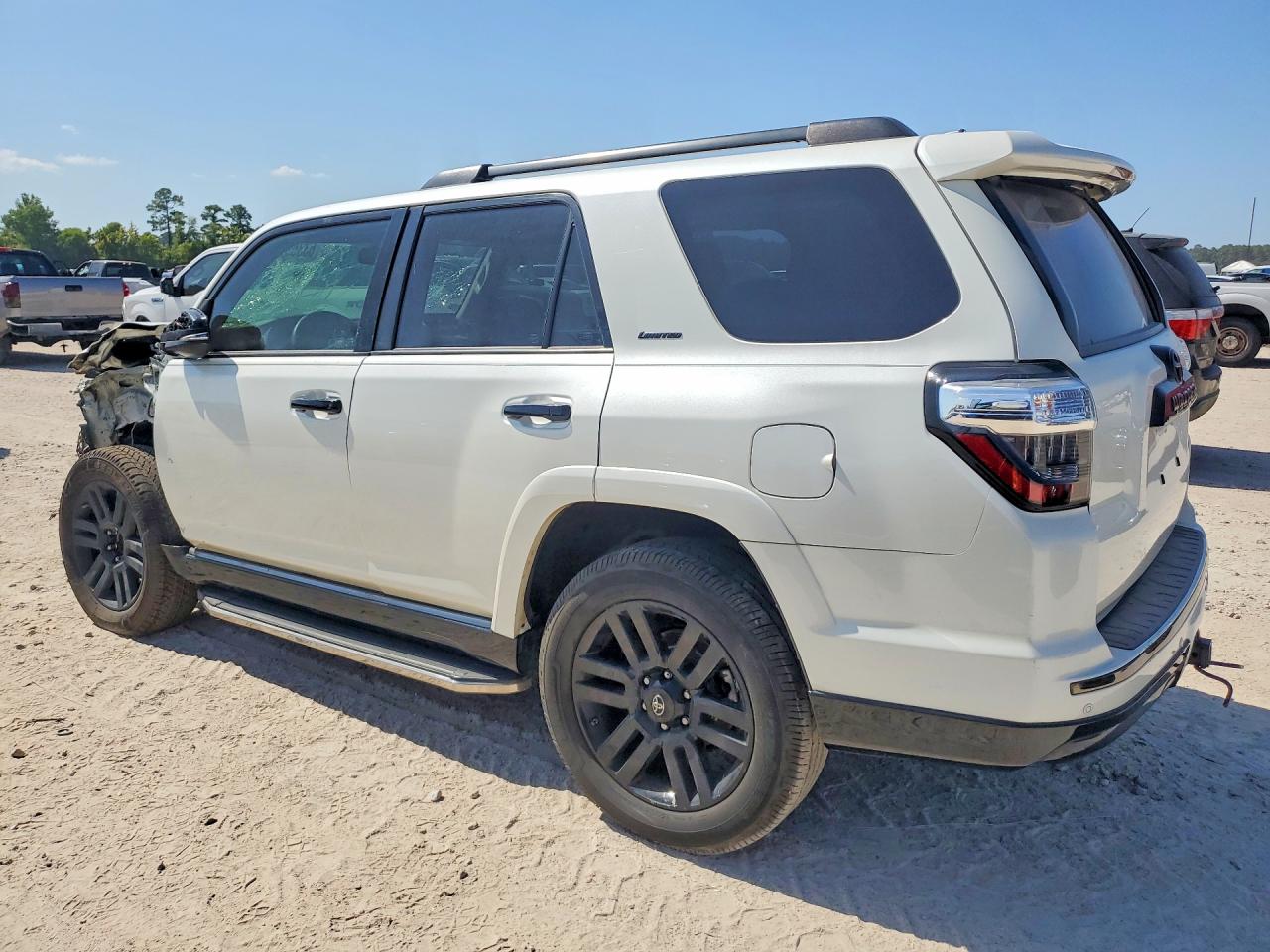 2020 TOYOTA 4RUNNER NIGHTSHADE EDITION — снимка 2