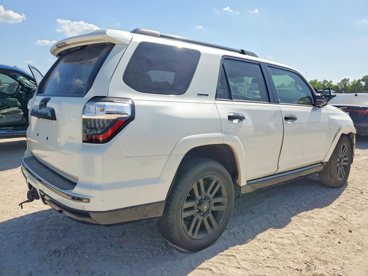 2020 TOYOTA 4RUNNER NIGHTSHADE EDITION — снимка 3
