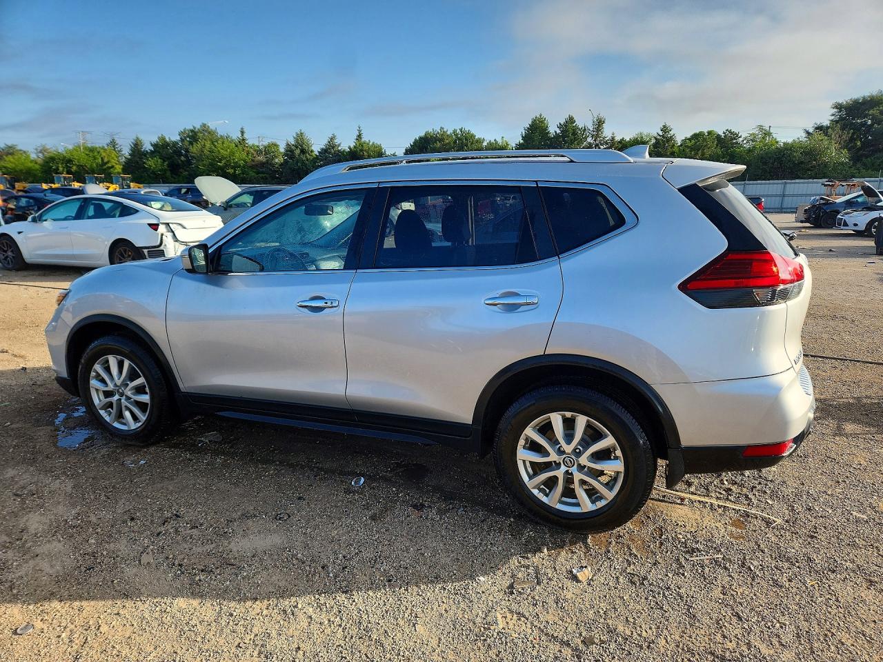 2017 NISSAN ROGUE SV — снимка 2